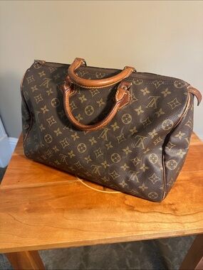 Authentic Louis Vuitton Monogram Speedy 30.